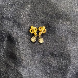 Trifari vintage clip on earrings